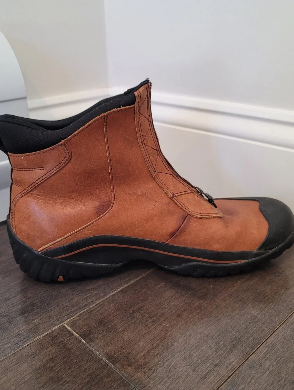 CLARKS Muckers Brown Leather Waterproof Ankle Boots Women's Size 10M